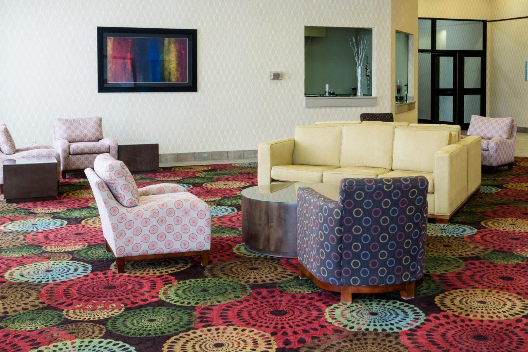 Holiday Inn Express Big Rapids By Ihg Экстерьер фото